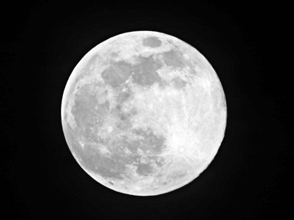 Super moon over Tacoma, WA, USA, April7, 2020