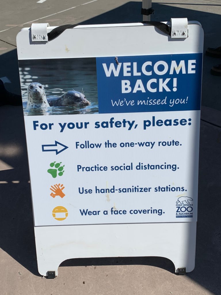 zoo sign: welcome back